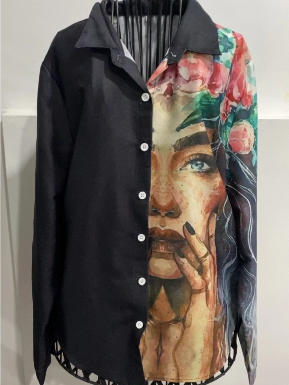 Art-Print Button-Up Blouse in Black and Multicolor Abstract Size L - Picture 3 of 8